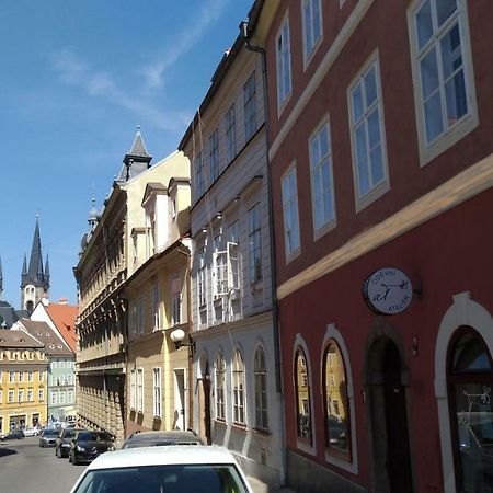 Skromny Apartman V Centru Chebu Экстерьер фото