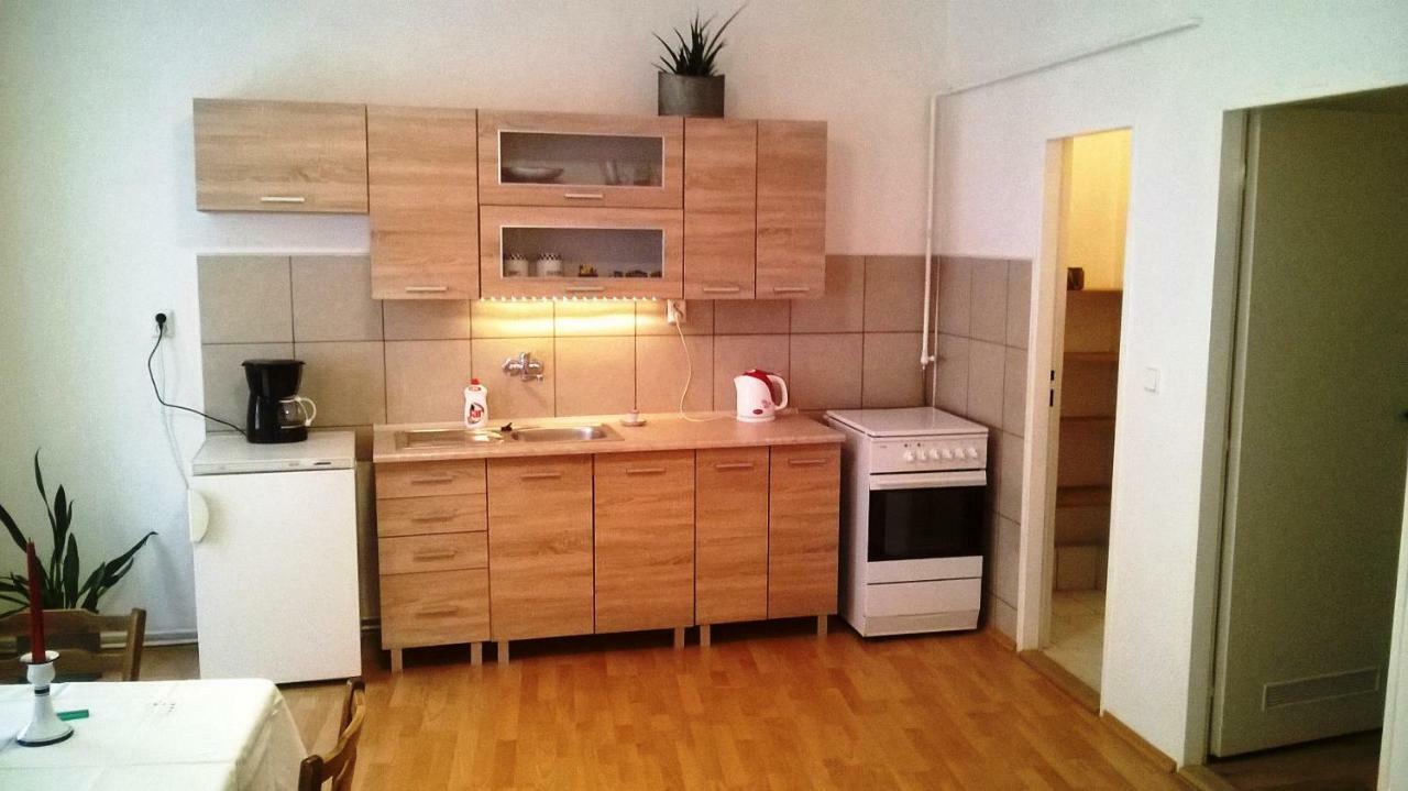 Skromny Apartman V Centru Chebu Экстерьер фото