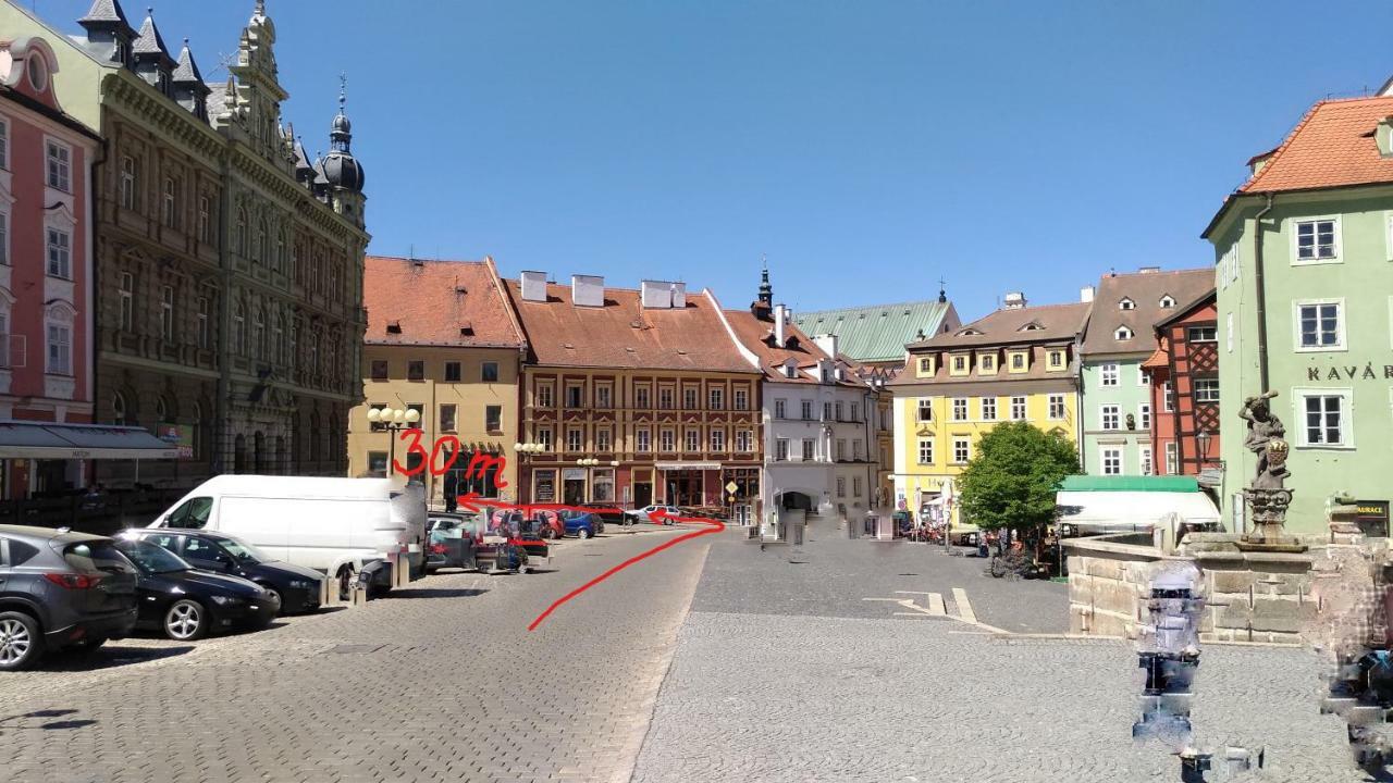 Skromny Apartman V Centru Chebu Экстерьер фото